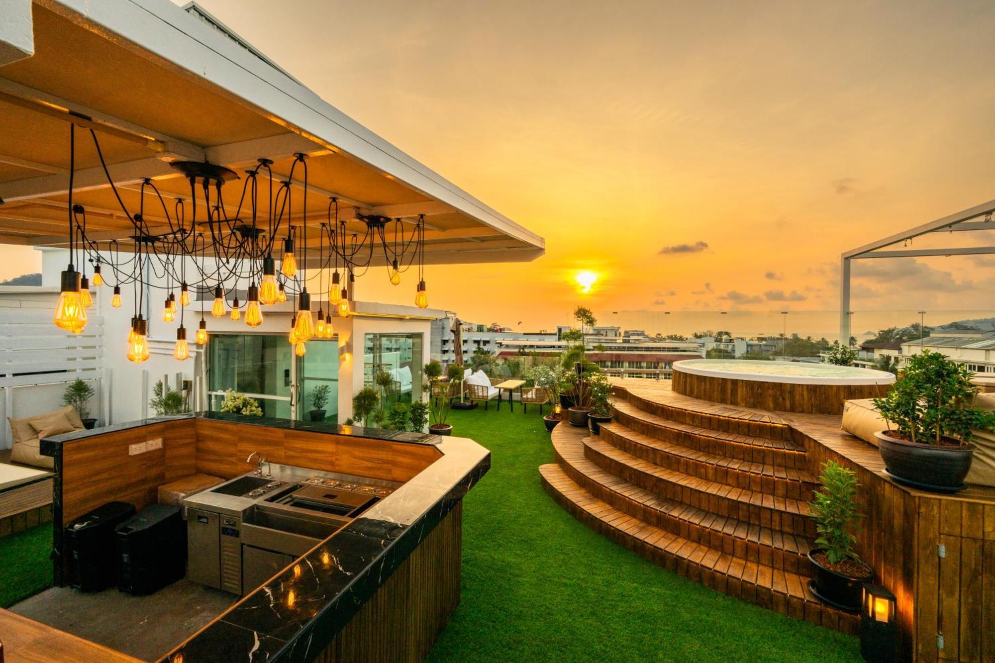 La Vista Patong Hotel Exterior photo